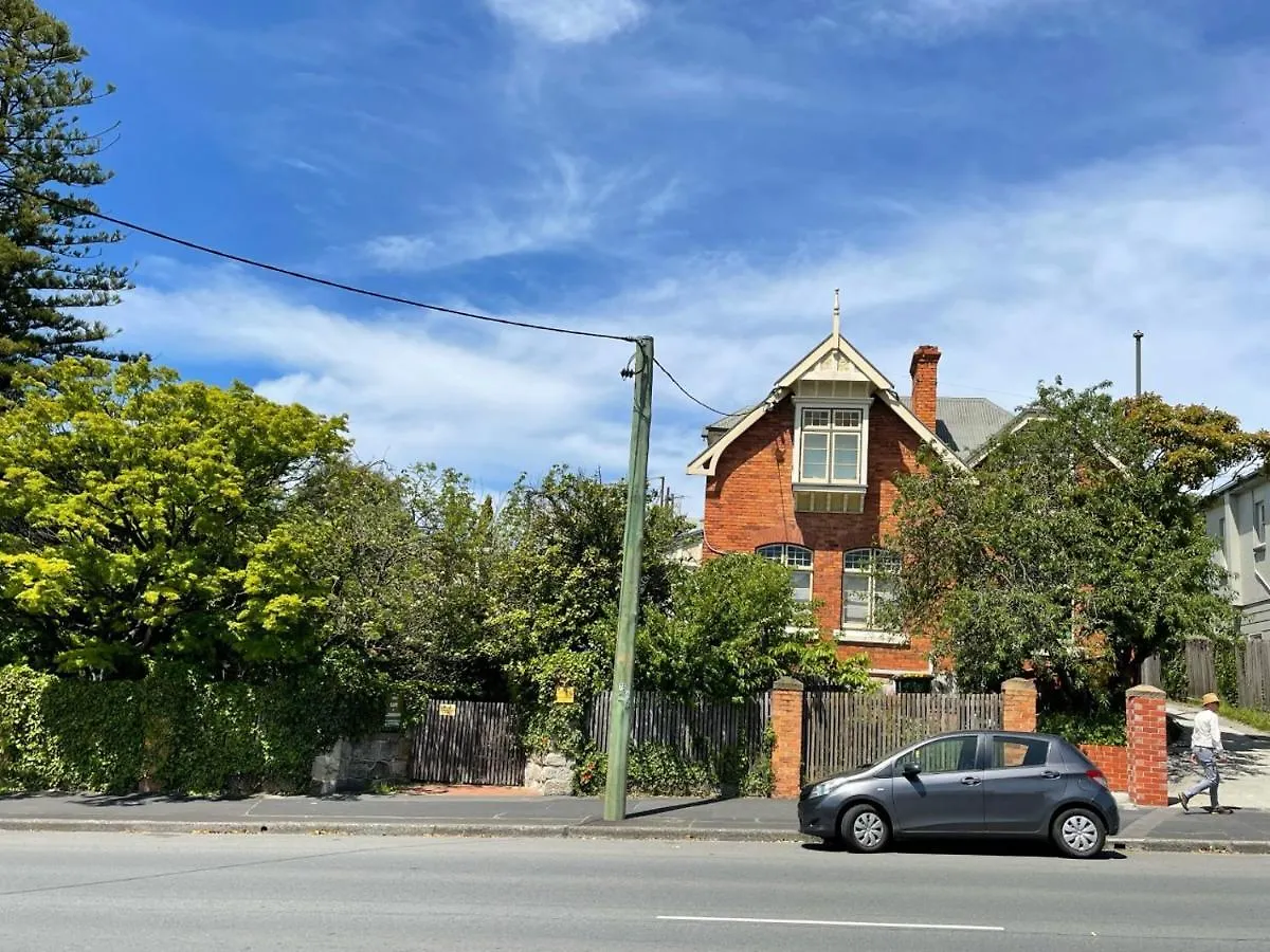 Lowena Cafe&Accommodation Hobart