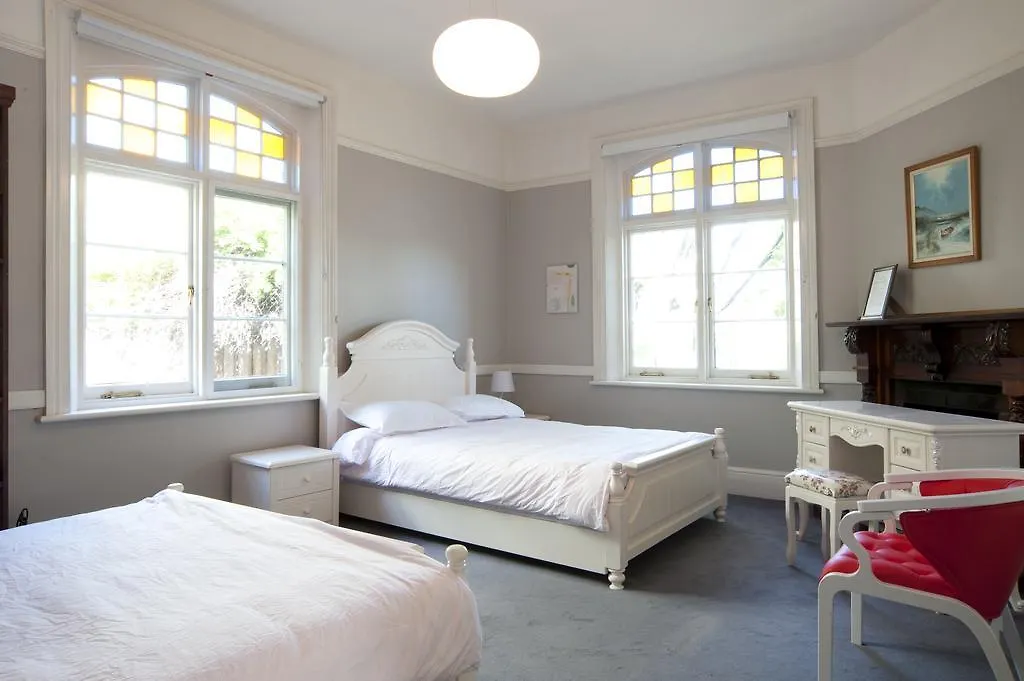 Lowena Cafe And Accommodation Hobart