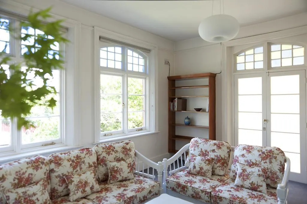 *** Bed & Breakfast Lowena Cafe And Accommodation Hobart Australia
