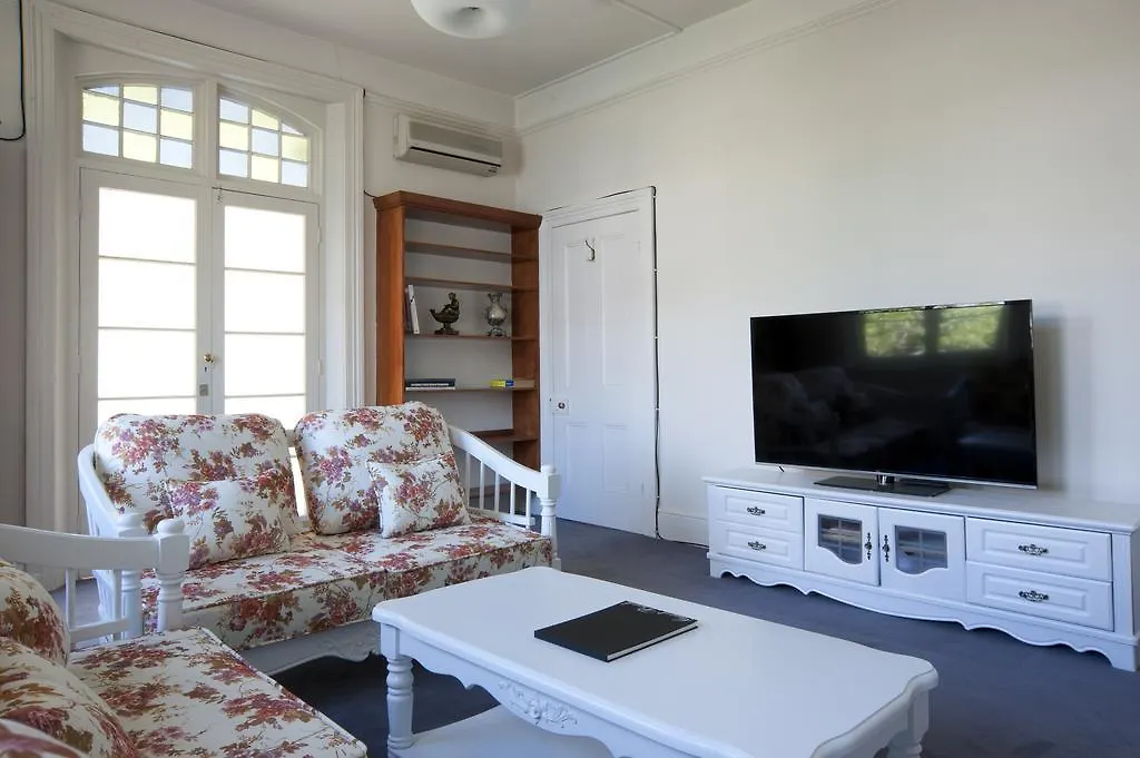 *** Bed & Breakfast Lowena Cafe And Accommodation Hobart Australia